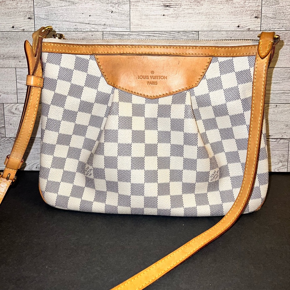 Louis Vuitton Siracusa Shoulder Bag PM White Leather